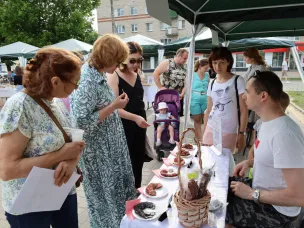 12 июня в городском округе Навашинский состоялась кустовая ярмарка товаров «Займись делом!», на которой представили свои товары и услуги самозанятые граждане из Выксы, Кулебаки, Навашино.